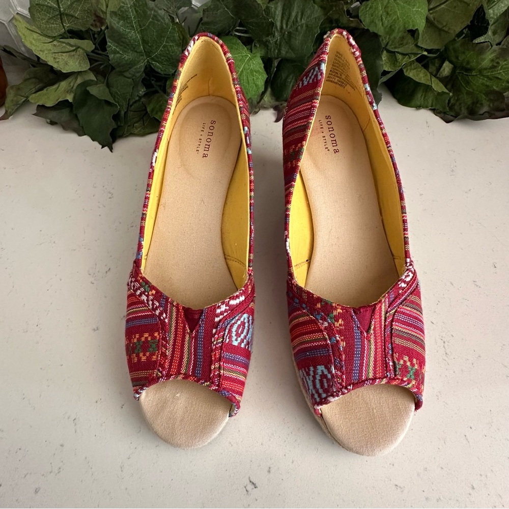 Sonoma Life + Style Womens Peep Toe Wedge Shoes Red Stripe Size 9 M Fabric Upper
